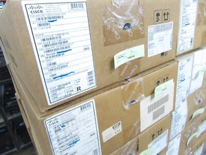 Cisco Catalyst WS-C2960+24LC-S Switch 2960 24 10/100 (8 PoE) + 2 T/SFP NOB - Picture 1 of 3
