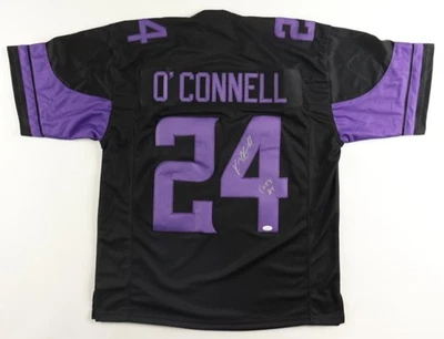 Camiseta firmada por Kevin O'Connell de los Minnesota Vikings con la inscripción "COTY 24" (JSA) Foto 1 de 3