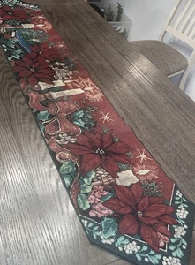 Arazzo Vintage Rosso Profondo Poinsettia Filo Oro/Argento Scintillante Natale Runner 70" - Foto 1 di 9