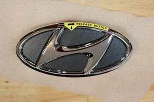 2020-2022 Hyundai Sonata OEM Rear Trunk Lock Chrome Emblem Opener New Gray - Bild 1 von 8