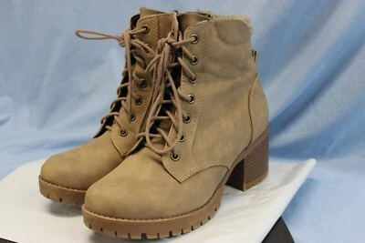 Soda tan ankle HEEL LACE UP  boots size 9 - Image 1 of 4