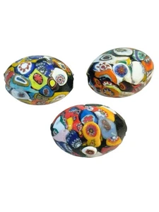Lote de 3 cuentas de vidrio de caña Millefiori ovaladas de fútbol de Murano veneciano vintage de 25 mm - Imagen 1 de 5