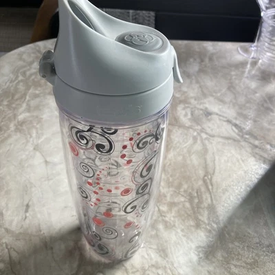 Botella de agua Tervis 24 oz con tapa apta para lavavajillas/microondas Foto 1 de 4