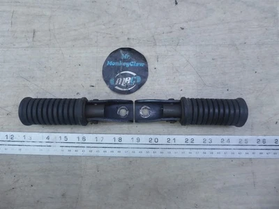 1981 Suzuki GS450T S20955) left and right rear foot pegs set  - Image 1 of 4