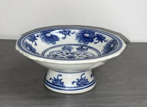 Chinese Porcelain Footed Dish Blue And White - Picture 1 of 5