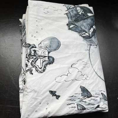 Pottery Barn Niños Barco Salvaje Barco Ballena Azul Océano Pirata Peces Hoja Plana Doble Foto 1 de 4