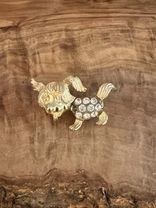Spilla Vintage Tono Oro Strass Cane Giocoso Cucciolo - Foto 1 di 5