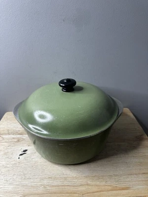 Vintage CLUB Aluminum 5 Qt. Dutch Oven Stock Pot With Lid ~ Avocado Green - Image 1 of 4