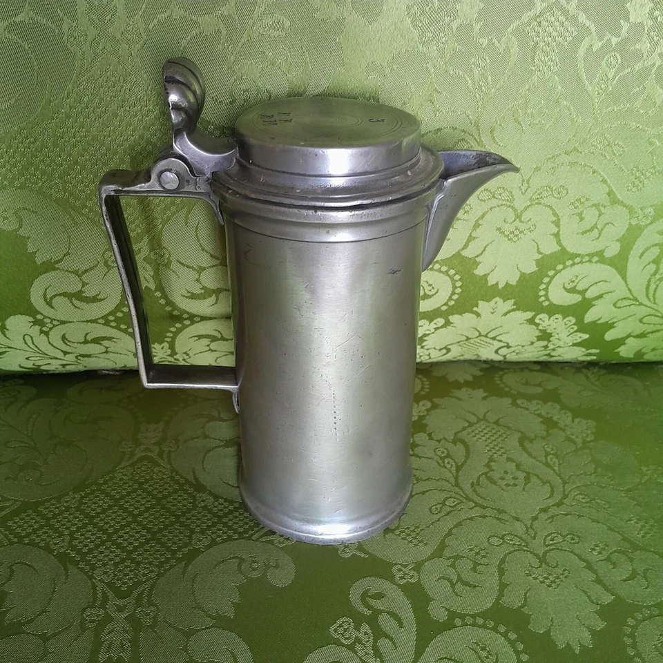 Beau pichet mesure couverte en étain début XIXè Belle patine Haut 15 cm - Photo 1/1