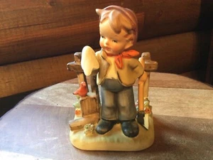 Erich Stauffer Figurine Boy with Garden Tools 8268 Vintage - Picture 1 of 3