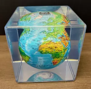 Vintage MOVA 5" rilievo GLOBO MONDIALE galleggiante libero in lucite trasparente spedizione USA - Foto 1 di 3