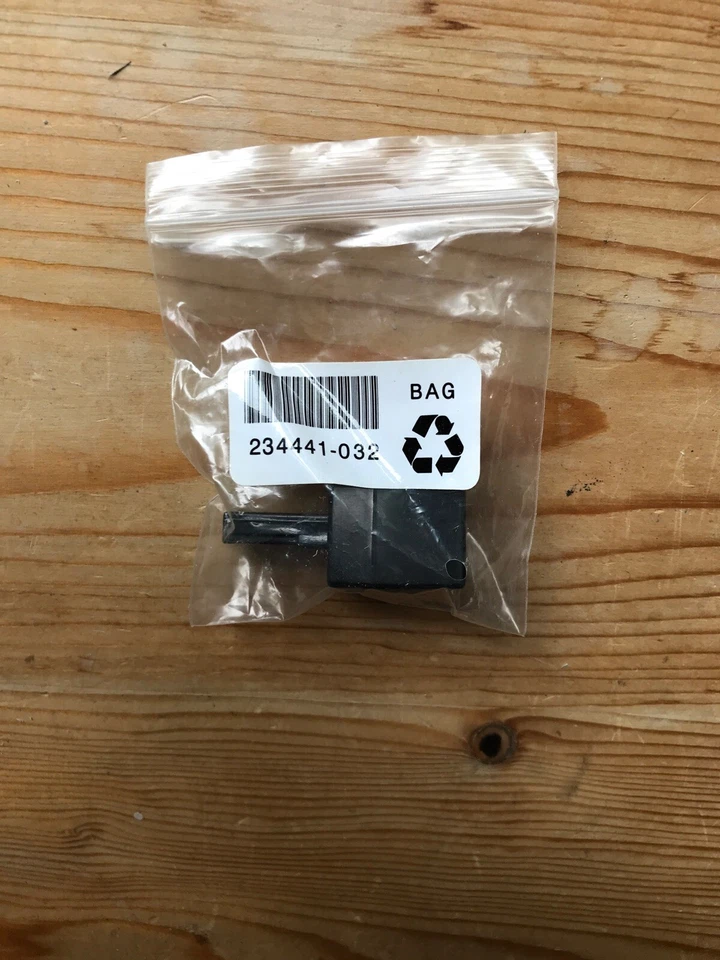 New Compaq 234441-032 RJ-11 Phone Jack/Modem Adapter (UK) - Image 1 of 1