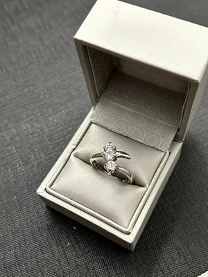 belle bague argent massif avec pierres blanc - Photo 1/3