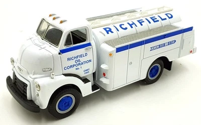 First Gear 1/34 Scale 28-1040 - 1952 GMC Fuel Tanker Richfield - Image 1 of 4