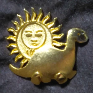 SUN DINOSAUR Matte Goldtone PIN BROOCH Signed ULTRA CRAFT 2" Tall Excellent - Picture 1 of 4