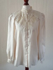 Blusa Vintage Años 80 Seda Escalera Crema Camisa Floral Bordada S-M Reino Unido 10 - Imagen 1 de 10