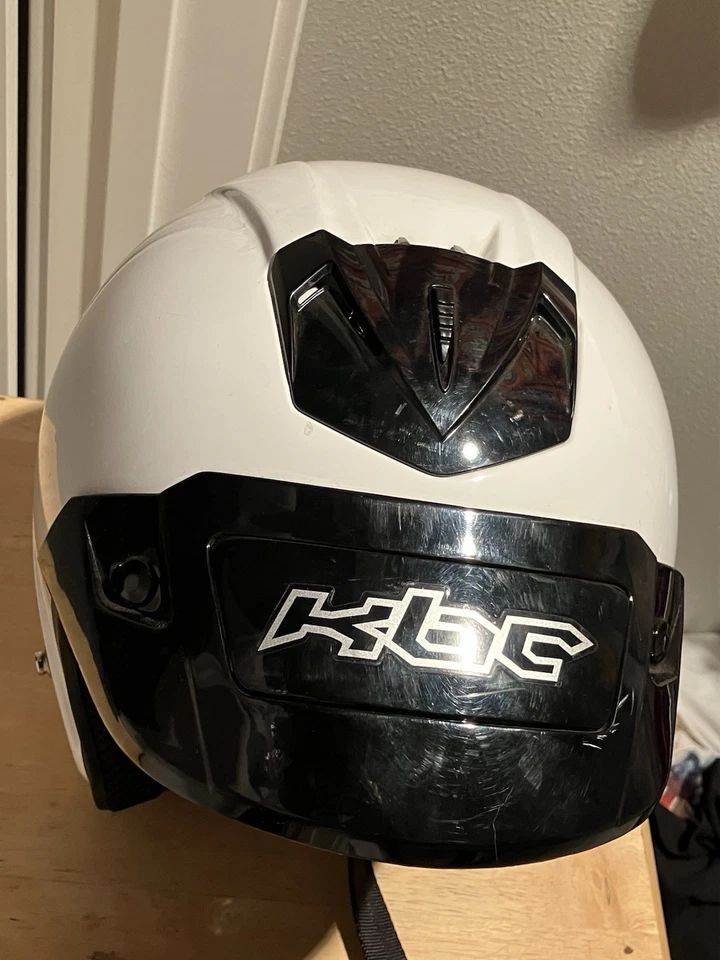 XL 码 KBC 全白色和黑色摩托车头盔 — 第 1/4 张图片