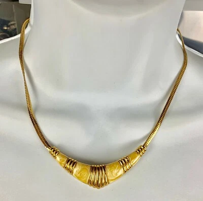 Disfraz Moda Joyería Collar 16 en tono dorado y esmalte amarillo crema BONITO  Foto 1 de 2