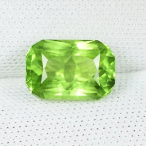 2.73 ct TOP LUSTROUS D BEST GREEN NATURAL PERIDOT Cushion See Vdo 5784 BB - Picture 1 of 2