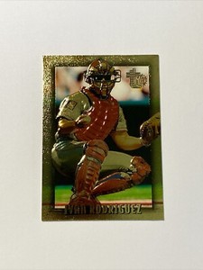 1995 Topps Embossed Golden Idols Baseball #54 Ivan Rodriguez Texas Rangers