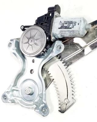 Regulador ventana puerta trasera izquierda OEM 2020 Mitsubishi Mirage Foto 1 de 4