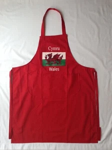NEW ADULT RED CYMRU WELSH FLAG OR 'FEED ME TIL...' FULL APRON WITH POCKETS - Picture 1 of 3