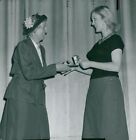 Eva Dahlbeck receives a prize at the Swedish Fi... - Vintage Photograph 894549
