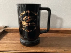 Ancienne tasse en verre noir. Centre d'assemblage Wentzville, Missouri 1988 - Photo 1/2