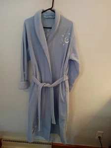 Delicates Fleece Morgenmantel Damen LG blau mit bestickt Mond & Sternen, lang, kuschelig warm - Bild 1 von 7