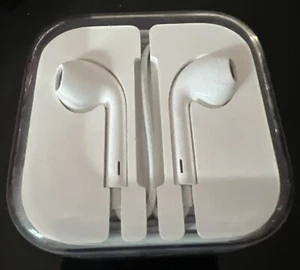 New Apple Wired Headset EarPods with a 3.5mm Headphone Jack - Zdjęcie 1 z 8