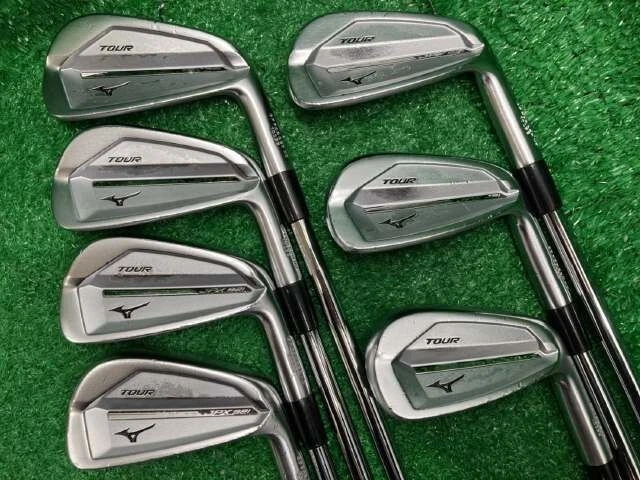 Mizuno JPX 921 TOUR Iron Set 7 Clubs 4-Pw Dynamic Gold S400 Stiff Flex - Image 1 of 4