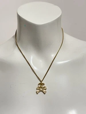 Collar de colección Chanel CC Logo Crossbone Foto 1 de 4