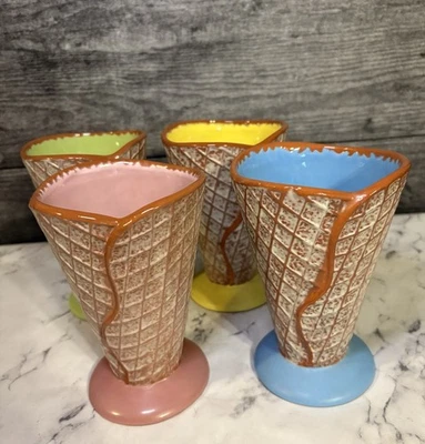 LOTE APOSENTADO MARCA REGISTRADA DE 4 TIGELAS DE SORVETE PRATO SUNDAE WAFFLE CONE COLORIDO 6" - Imagem 1 de 4