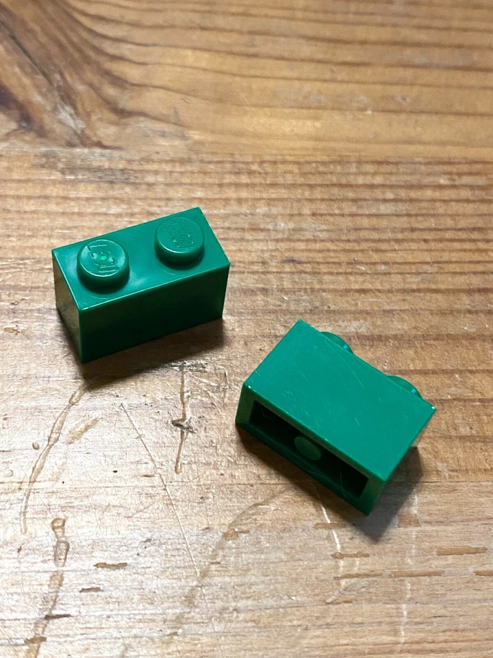 LEGO 3004 - 4539102 1x2 Bricks - 2 x Green - Bricks & Pieces & Parts - Image 1 of 1