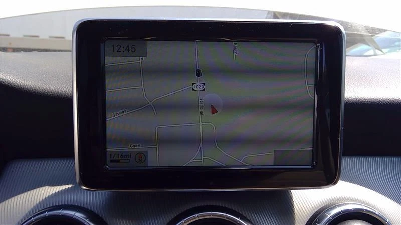 Pantalla de infoentretenimiento central delantera usada se adapta a: Mercedes-benz Mercedes cla-cla 2014 Foto 1 de 4