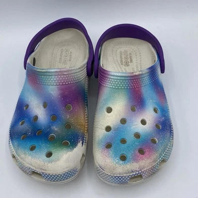 Zuecos Crocs Clásicos Solarizados Tie Dye Arco Iris Púrpura Juvenil Zapatos sin Cordones C 13 D4 Foto 1 de 4