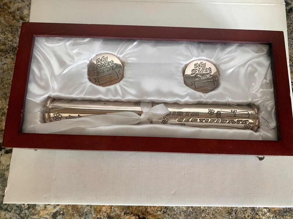 Caja de música de recuerdo y primer rizo plateado para bebé y certificado de primer diente y brith Foto 1 de 4