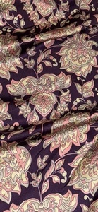 Tela satinada Charmeuse estampado floral rosa púrpura crema 58"" QPRECIO POR METRO - Imagen 1 de 2