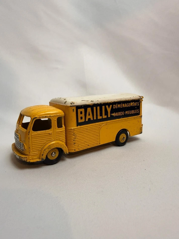 Simca Cargo “Bailly Déménagement Garde-Meuble” 33 – Dinky Toys Meccano - Photo 1/4