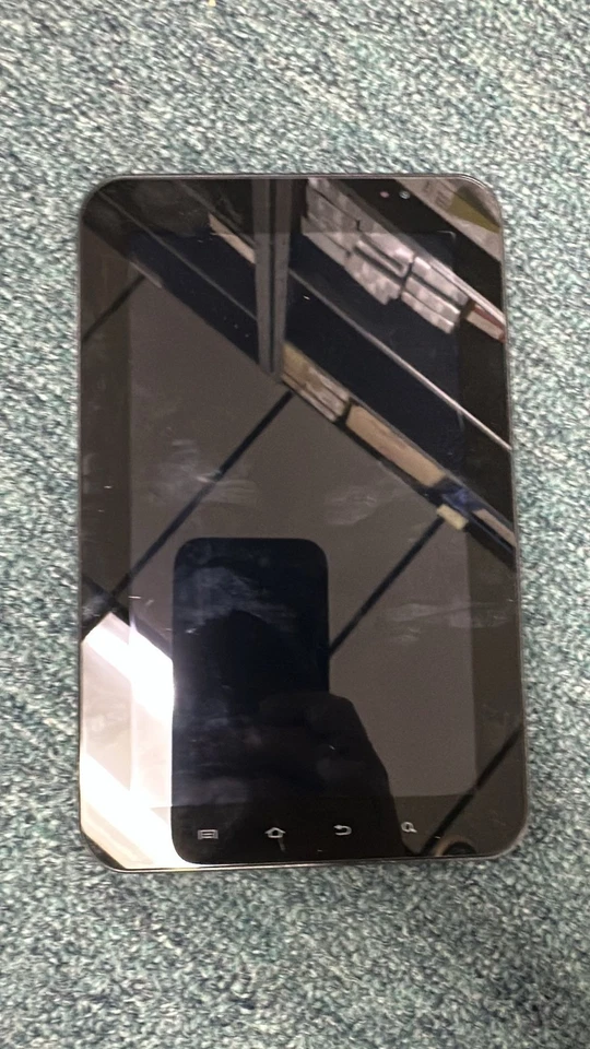 Tablet Samsung Galaxy Tab7” negra no enciende solo para piezas Foto 1 de 2