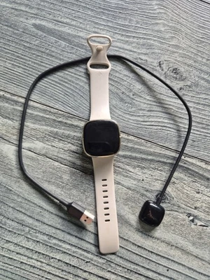 Fitbit Sense 2 Gold Model FB512 mit Ladekabel - Bild 1 von 3