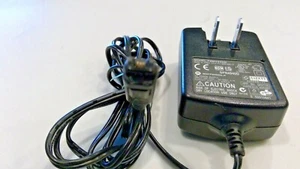 NEW Motorola PSM4940D Cellphone Charger Output 5.9V 400mA Adapter Power Supply - Zdjęcie 1 z 4