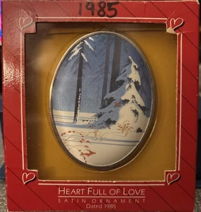 Vintage Hallmark 1985 Satin Herz voller Liebe Weihnachtsschmuck ~ 40 Jahre alt - Bild 1 von 4