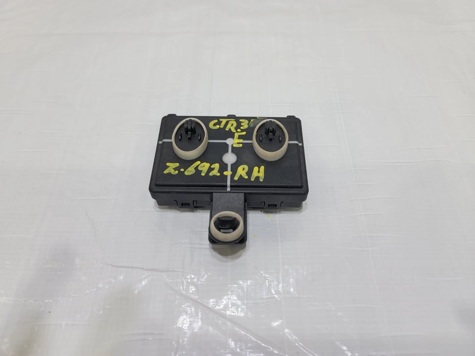 Volkswagen Tiguan Jetta 2019 2020 módulo de control de puerta delantera derecha OEM 5Q4959392M Foto 1 de 4