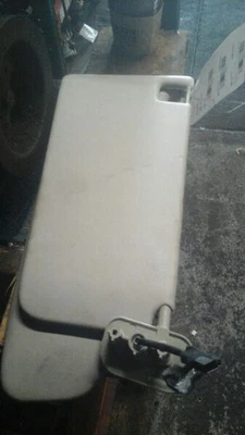 Parasol derecho 9-5 2007 Foto 1 de 4