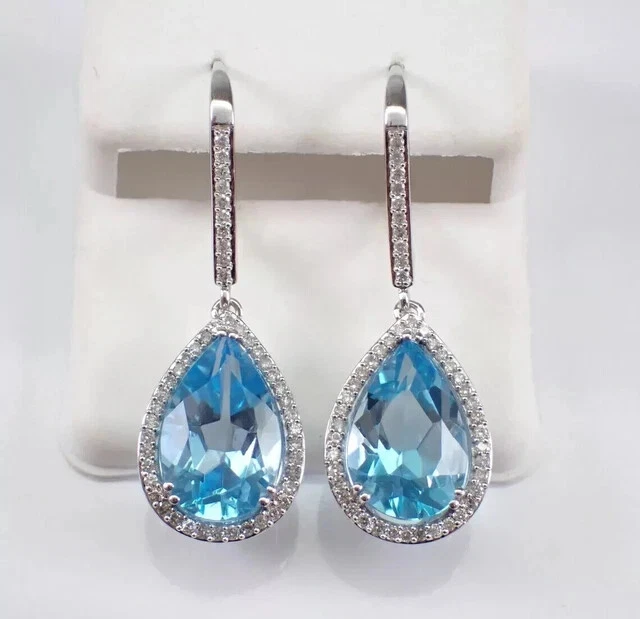 Pendientes colgantes y colgantes de topacio enchapados en oro blanco de 14 quilates con corte de pera de 4 quilates creados en laboratorio Foto 1 de 4