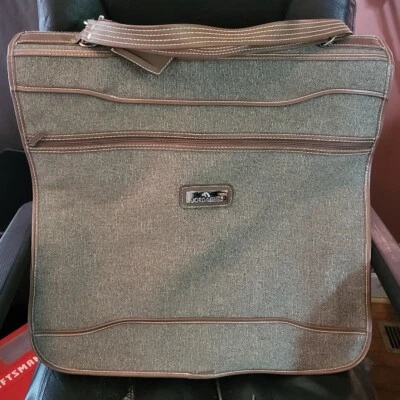 VTG Jordache Green/Brown Garment Hanging Travel Luggage Bag Suit Dress Carrier  - Image 1 of 4