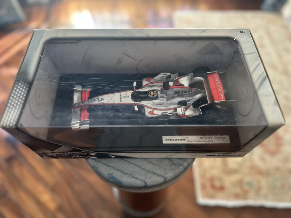 Mc Laren mp4-21 1:18 - Immagine 1 di 4