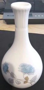 Single Flower Vase : Wedgewood "Ice Rose" Pat. (135mm H.x70mm Maj. Dia / 12 (AA) - Picture 1 of 3