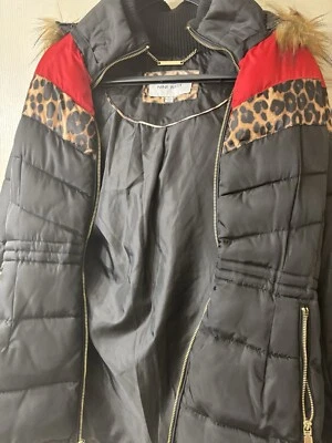 Chaqueta Nine West negra con rojo usada solo una vez en muy buen estado  Foto 1 de 4